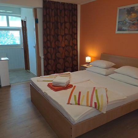 Studio Apartments Maslinik Krk Town Eksteriør bilde