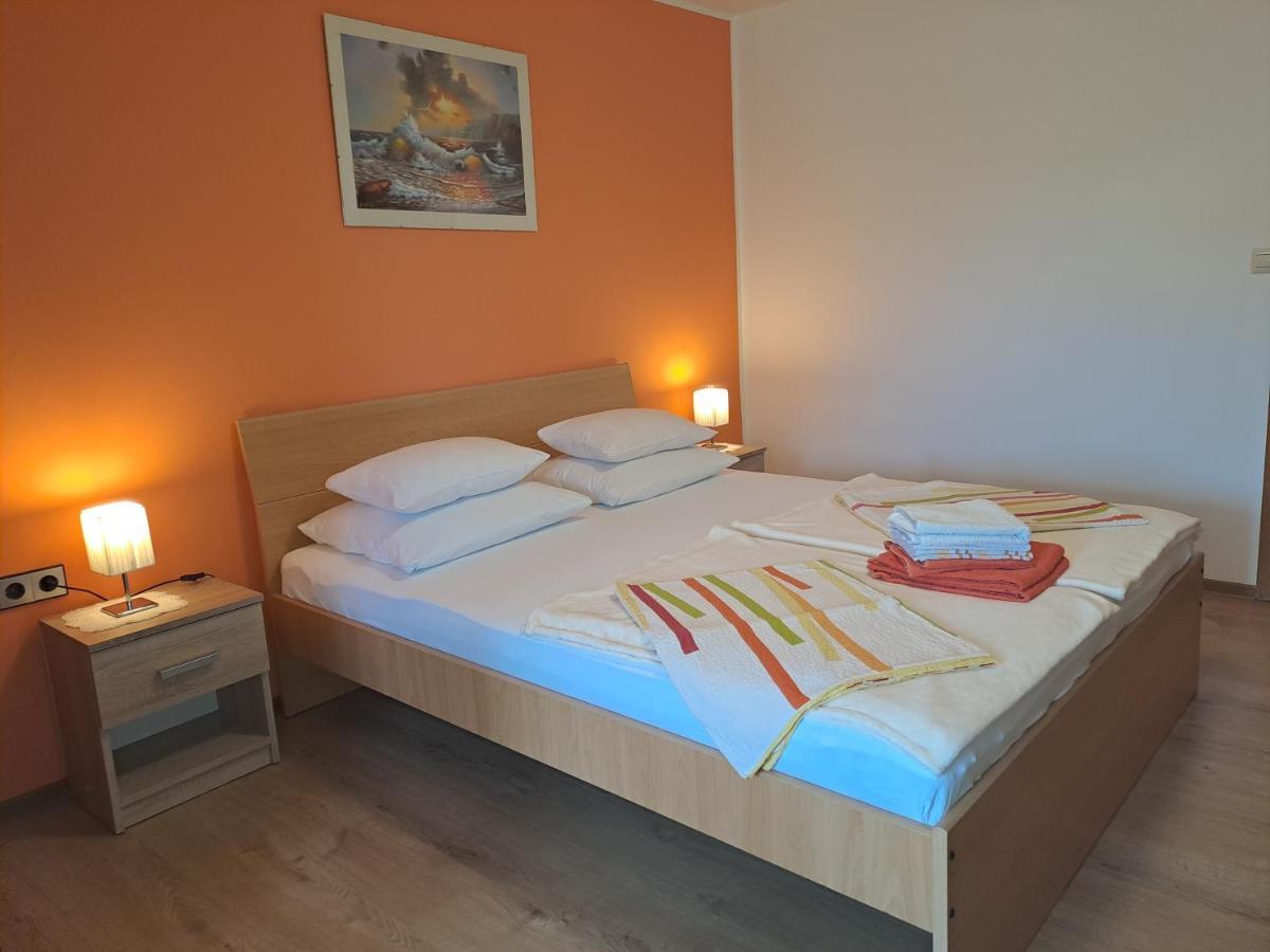 Studio Apartments Maslinik Krk Town Eksteriør bilde