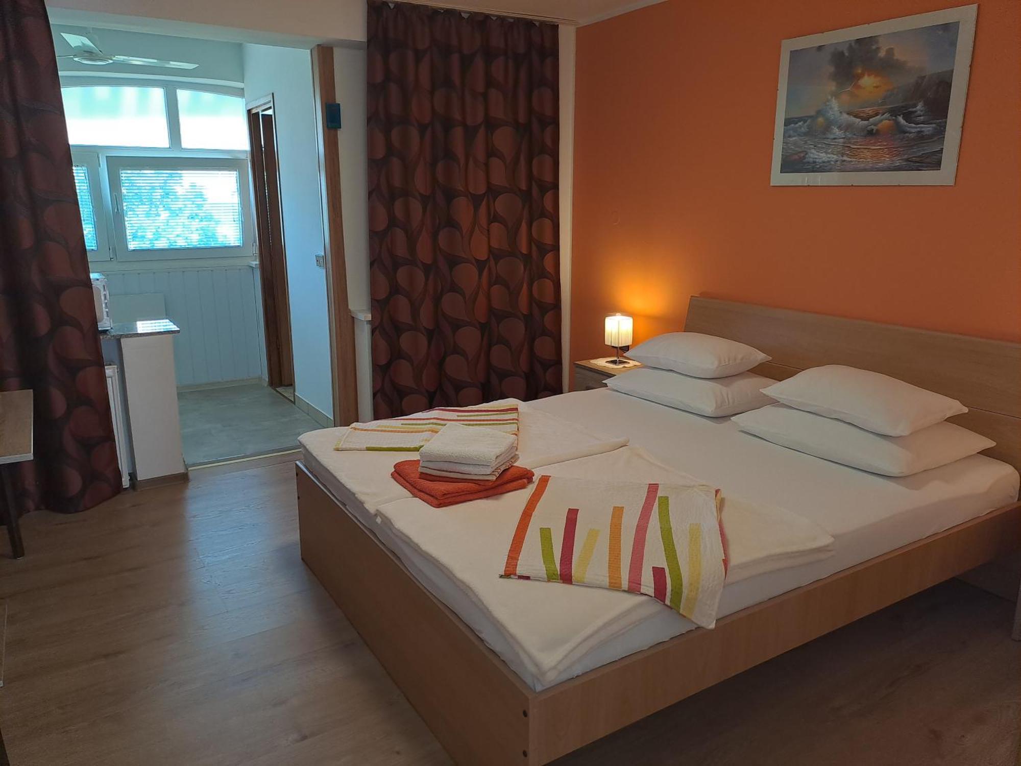 Studio Apartments Maslinik Krk Town Eksteriør bilde