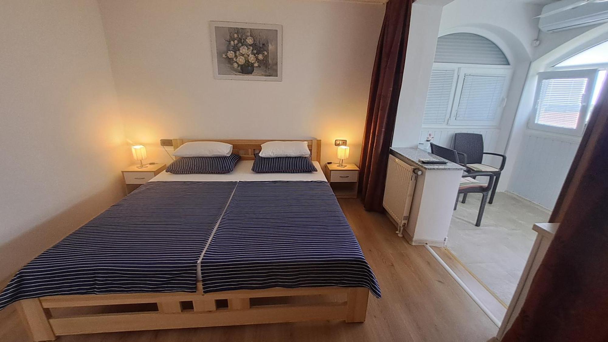 Studio Apartments Maslinik Krk Town Eksteriør bilde
